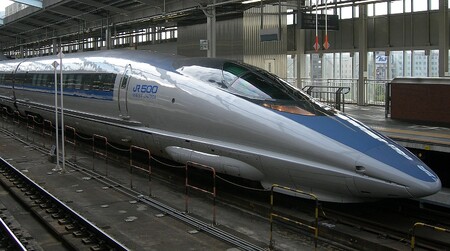 Šinkanseny tzv. série 500 měly při průjezdu tunely velké problémy s hlučností. Až inženýra Ejdžiho Nakacua, jenž je zároveň ornitologem, napadlo, že by se tvar přední části vlaku mohl inspirovat ...