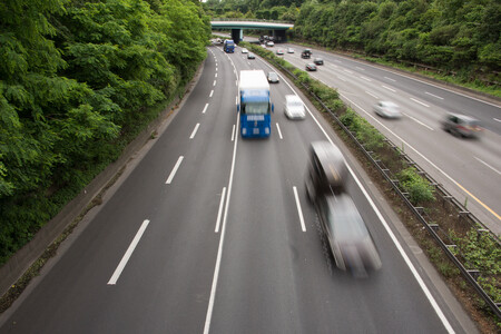 Citelně přibrzdit svá auta musejí ode dneška uživatelé nizozemských dálnic. / Ilustrační foto