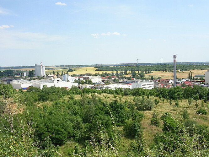 V politice se stále dbá především na podporu podnikání. Na snímku průmyslová zóna Jih ve Slaném.
