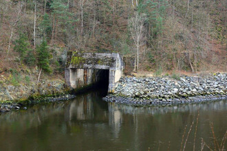 Obtokový kanál Slapské přehrady není veřejnosti přístupný.