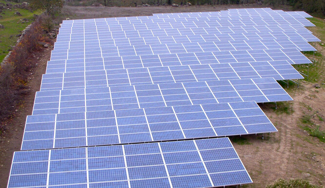 Měl by stát podporovat výstavbu nových solárních elektráren?