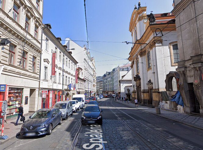Spálená ulice v Praze.