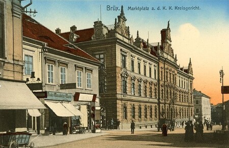 Na pohlednici z roku 1912 je zachycena atmosféra původního města Most.