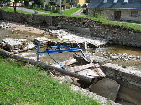 V roce 2010 postihly kraj silné povodně. Na snímku koryto Bílého potoka po povodni.