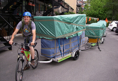 V Kanadě je profesionální stěhovací firma, která používá pro přepravu nákladu kola a vozíky za kola.