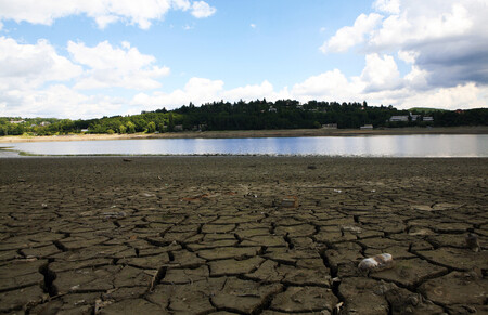 Česká krajina ztrácí přirozenou schopnost zadržovat vodu. Stoupá kvůli tomu jednak riziko každoročních povodní, jednak hrozí období sucha v letních měsících.