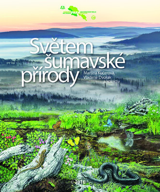 Kniha Světem šumavské přírody je zaměřena zejména na děti a mládež. Popisuje chráněnou šumavskou přírodu v Čechách i v Bavorsku