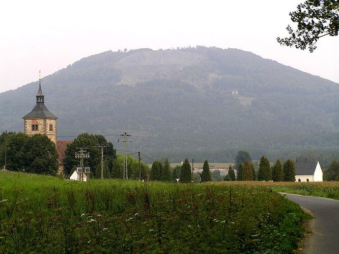 Tlustec patří k dominantám Českolipska, je asi dva kilometry od Brniště. / Ilustrační foto