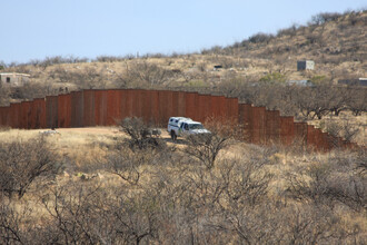 Hraniční plot již mezi Mexikem a Spojenými státy americkými již několik let stojí.