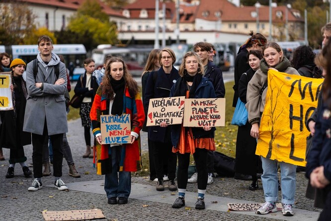 Stávku za klima zahájili studenti ve středu na pražském Klárově.
