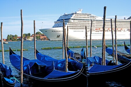 Velké výletní lodě nebudou moci od září plout do některých kanálů v centru Benátek. / Ilustrační foto