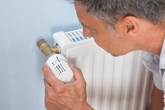 Před začátkem topné sezony si nastavte termostatické ventily tak, aby v místnosti byla požadovaná teplota.