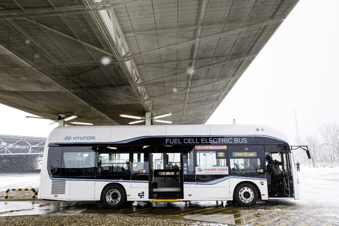 Zkušební provoz autobus na vodík zahájila Vídeň v roce 2021.