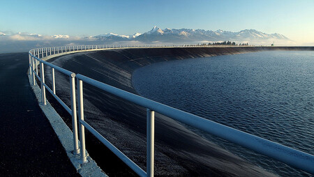 Před lety vznikla na Slovensku mánie velkých vodních elektráren, před nedávnem zase tzv. „malých" vodních elektráren.