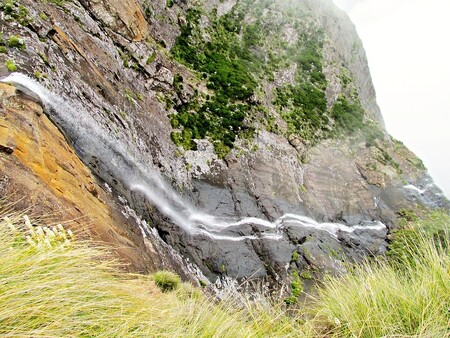Nejvyšším vodopádem světa je nově údajně Tugela v Jihoafrické republice. Jeho výška je 983 metrů, což je o čtyři metry více než u dosud uváděné jedničky Salto Ángel ve Venezuele, tvrdí skupina českých geodetů, která v listopadu jihoafrický vodopád přeměřila.