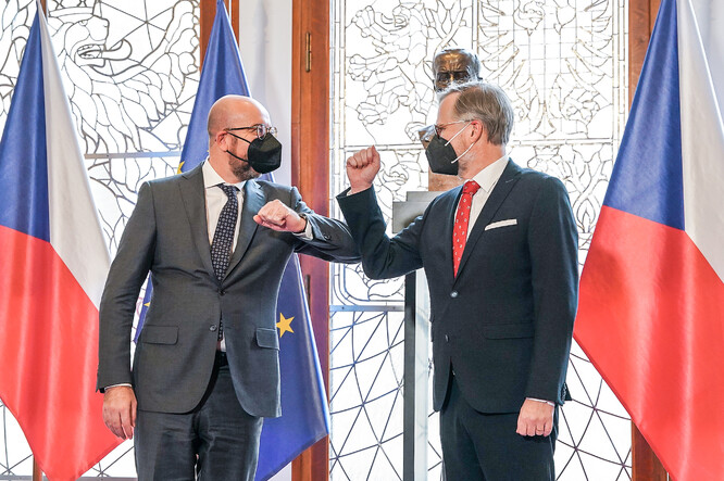 Premiér Petr Fiala přivítal předsedu Evropské rady Charlese Michela, 13. ledna 2022.