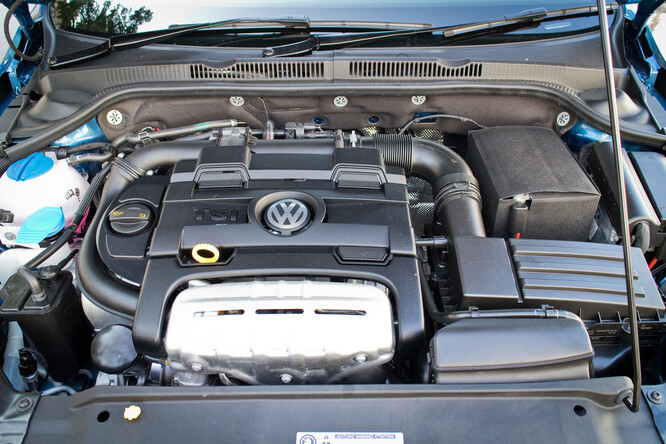Tím, že Volkswagen namontoval do vozů podvodné zařízení, mohly jeho automobily získat certifikaci jako vyhovující normám Evropské unie pro znečištění. Ve skutečnosti vypouštěly až čtyřicetinásobek zákonem povoleného množství oxidu dusičitého.