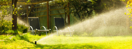 Kropení trávníku Foto: Voyagerix Shutterstock