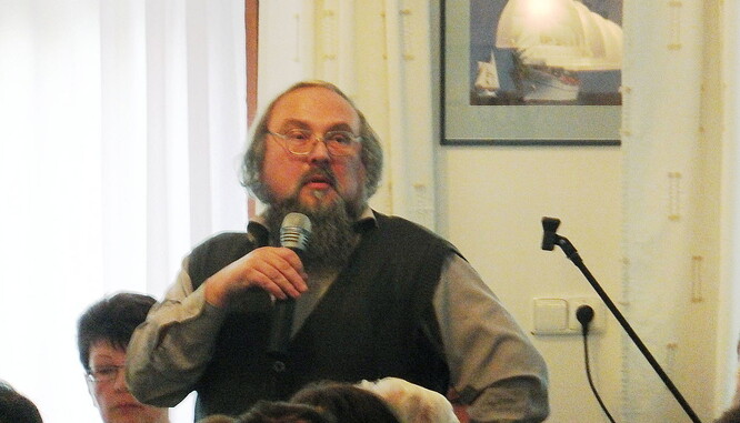 Petr Kužvart v roce 2013 na veřejném setkání proti těžbě zlata na Mokrsku.