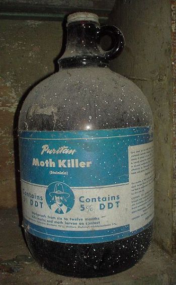 Pesticid s DDT.