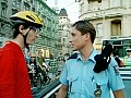 Diskuse policisty a cyklisty