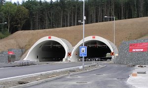 Tunel Valík na Dálničním obchvatu Plzně.