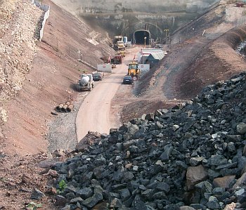 Stavba tunelu na dálnici D8