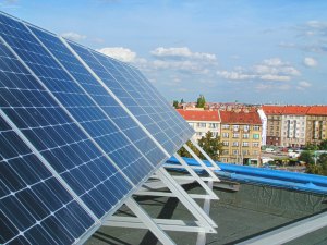 Solární panel na střeše pražské ČVUT